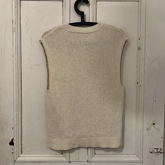 Round neck sleeveless cardigan - Picture 3 of 3